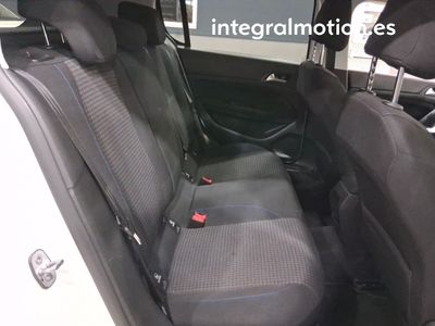 peugeot-308-5p-style-bluehdi-130-s-s-15 Thumbnail