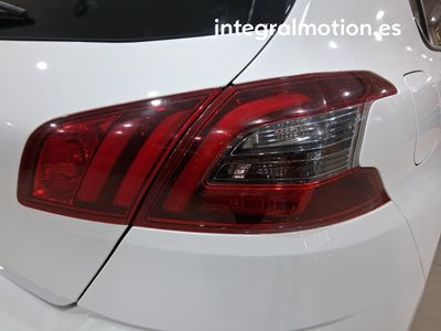 peugeot-308-5p-style-bluehdi-130-s-s-27 Thumbnail