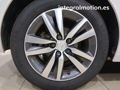 peugeot-308-5p-style-bluehdi-130-s-s-28 Thumbnail