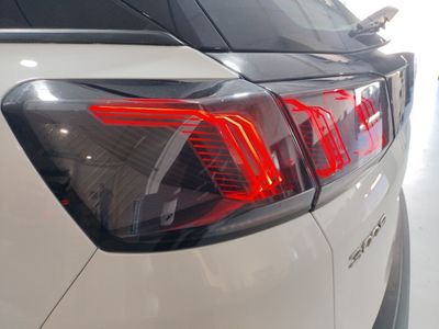 peugeot-3008-1-5-bluehdi-96kw-130cv-s-s-active-pack-27 Thumbnail
