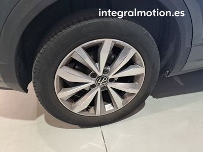 volkswagen-t-roc-advance-r-line-2-0-tdi-85kw-115cv-28 Thumbnail