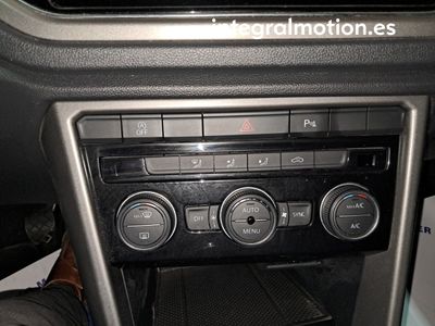 volkswagen-t-roc-advance-r-line-2-0-tdi-85kw-115cv-16 Thumbnail