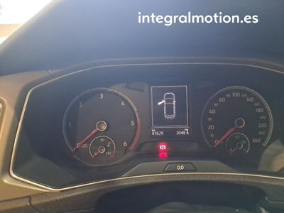 volkswagen-t-roc-advance-r-line-2-0-tdi-85kw-115cv-7 Thumbnail