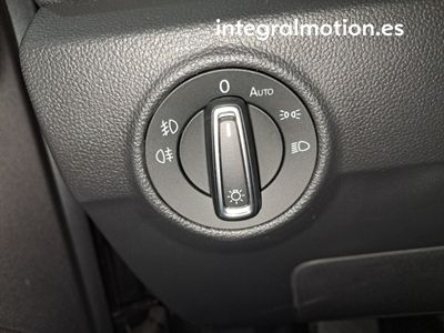 volkswagen-t-roc-advance-r-line-2-0-tdi-85kw-115cv-13 Thumbnail