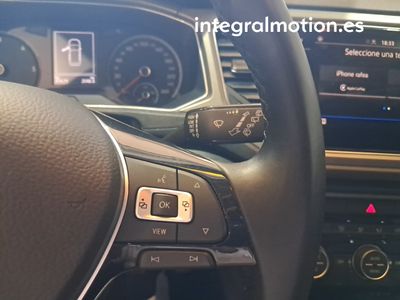 volkswagen-t-roc-advance-r-line-2-0-tdi-85kw-115cv-12 Thumbnail