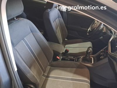 volkswagen-t-roc-advance-r-line-2-0-tdi-85kw-115cv-8 Thumbnail