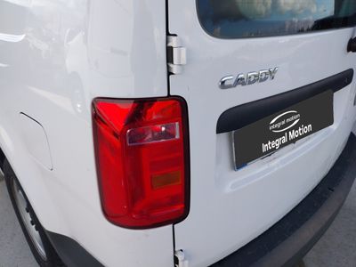 volkswagen-caddy-profes-2-0-tdi-bmt-4motion-furg-n-derivado-de-turismo-16 Thumbnail