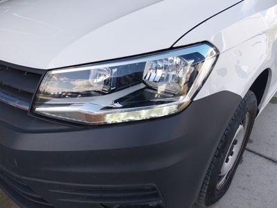 volkswagen-caddy-profes-2-0-tdi-bmt-4motion-furg-n-derivado-de-turismo-15 Thumbnail