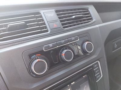 volkswagen-caddy-profes-2-0-tdi-bmt-4motion-furg-n-derivado-de-turismo-9 Thumbnail