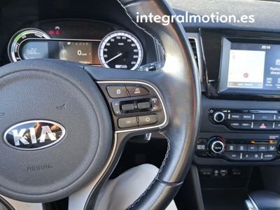 kia-niro-1-6-gdi-hev-104kw-141cv-business-12 Thumbnail