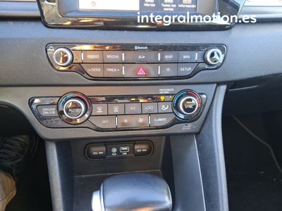 kia-niro-1-6-gdi-hev-104kw-141cv-business-16 Thumbnail