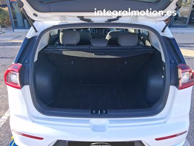 kia-niro-1-6-gdi-hev-104kw-141cv-business-29 Thumbnail