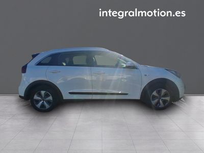 kia-niro-1-6-gdi-hev-104kw-141cv-business-25 Thumbnail
