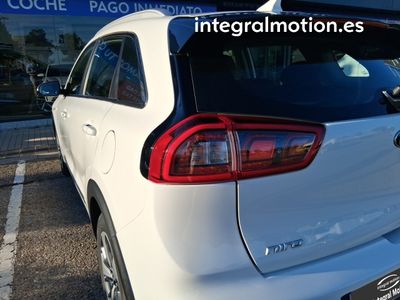 kia-niro-1-6-gdi-hev-104kw-141cv-business-27 Thumbnail