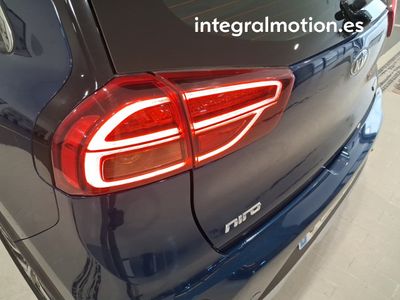 kia-niro-1-6-gdi-hev-104kw-141cv-drive-27 Thumbnail