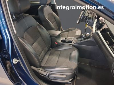kia-niro-1-6-gdi-hev-104kw-141cv-drive-8 Thumbnail