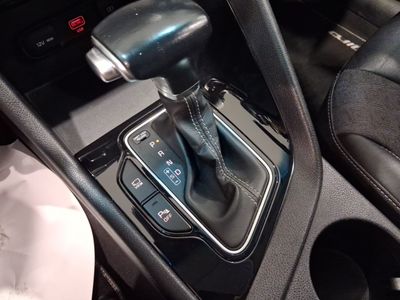 kia-niro-1-6-gdi-hev-104kw-141cv-drive-17 Thumbnail