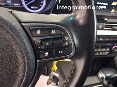 kia-niro-1-6-gdi-hev-104kw-141cv-drive-12 Thumbnail