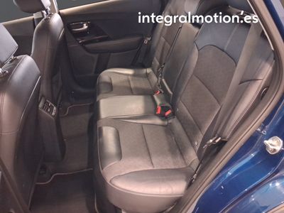kia-niro-1-6-gdi-hev-104kw-141cv-drive-9 Thumbnail