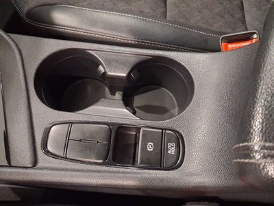 kia-niro-1-6-gdi-hev-104kw-141cv-drive-21 Thumbnail