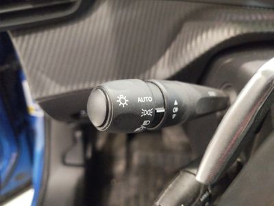 peugeot-2008-allure-bluehdi-130-s-s-eat8-13 Thumbnail