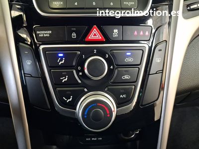 hyundai-i30-1-6-crdi-110cv-tecno-16 Thumbnail