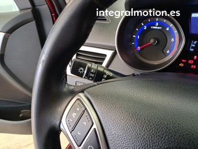 hyundai-i30-1-6-crdi-110cv-tecno-13 Thumbnail