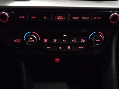 kia-niro-1-6-gdi-phev-104kw-141cv-emotion-16 Thumbnail
