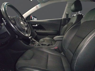 kia-niro-1-6-gdi-phev-104kw-141cv-emotion-5 Thumbnail