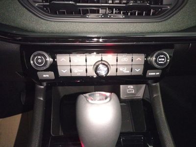 jeep-compass-ehybrid-1-5-mhev-130hp-north-star-dct-16 Thumbnail