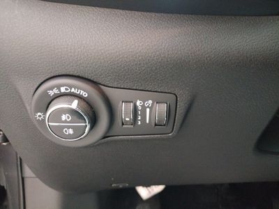 jeep-compass-ehybrid-1-5-mhev-130hp-altitude-dct-13 Thumbnail
