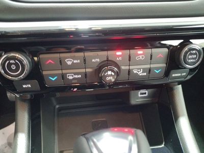 jeep-compass-ehybrid-1-5-mhev-130hp-altitude-dct-16 Thumbnail