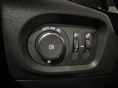 opel-corsa-1-2t-xhl-74kw-100cv-edition-12 Thumbnail