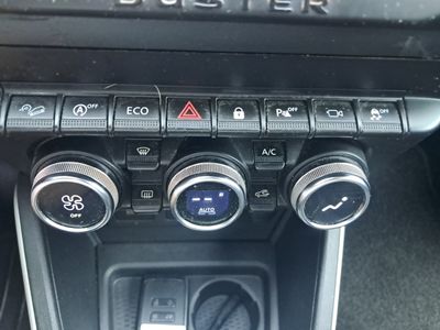 dacia-duster-prestige-bl-dci-85kw-115cv-4x4-16 Thumbnail