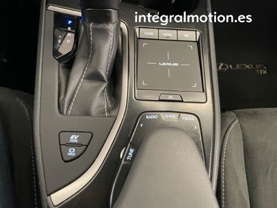lexus-ux-2-0-250h-business-28 Thumbnail