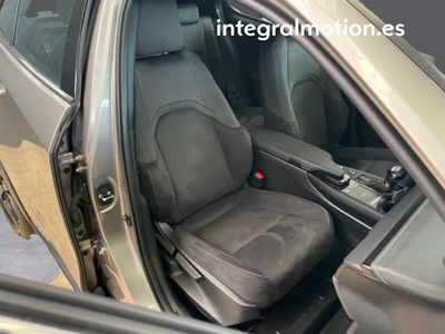 lexus-ux-2-0-250h-business-25 Thumbnail