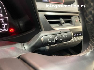 lexus-ux-2-0-250h-business-13 Thumbnail