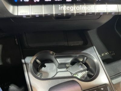 lexus-ux-2-0-250h-business-27 Thumbnail