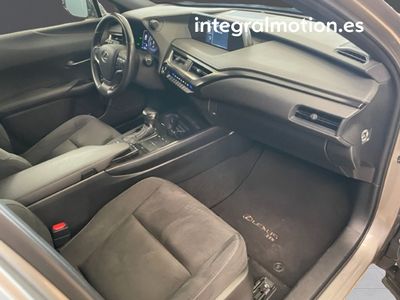 lexus-ux-2-0-250h-business-23 Thumbnail