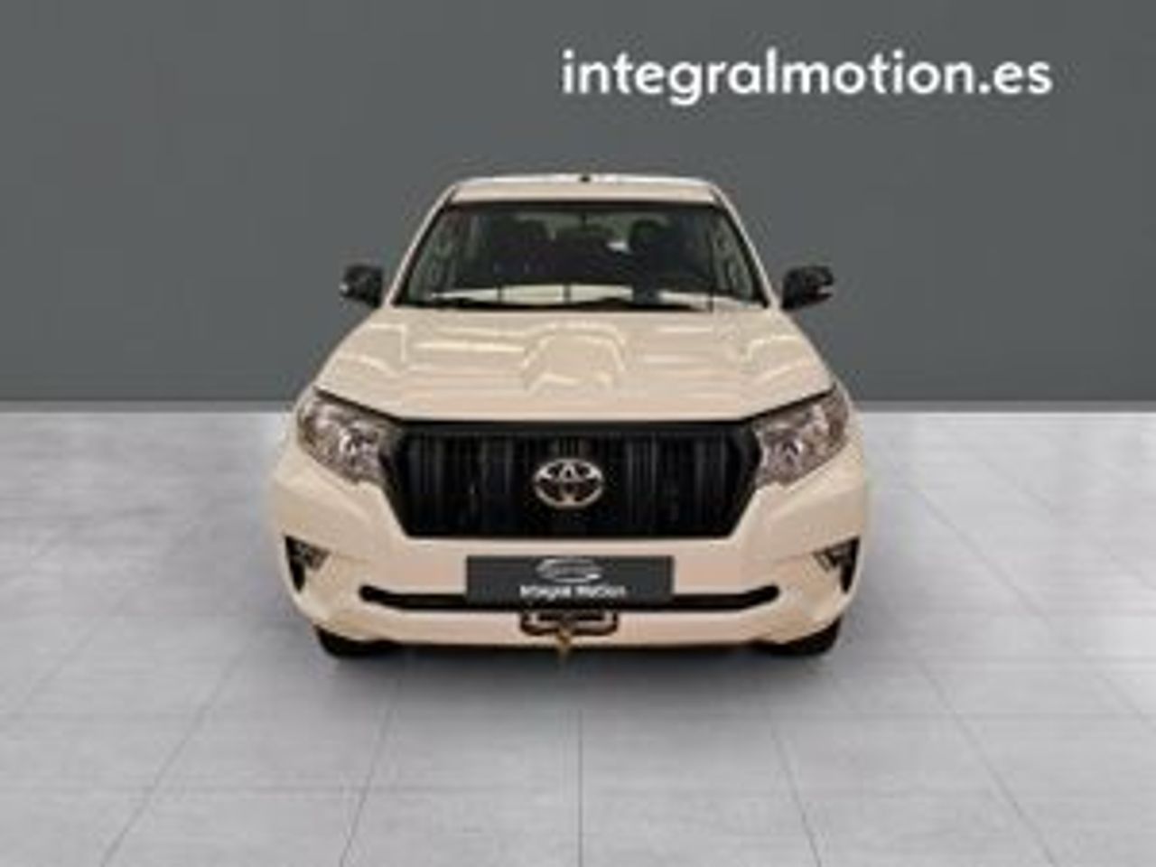 Furgoneta con ayudantes  de segunda mano - toyota land cruiser 2018 /