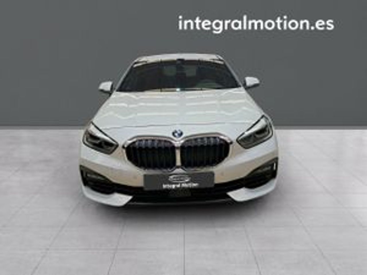 Furgoneta con ayudantes  de segunda mano - bmw serie 1 2020 /