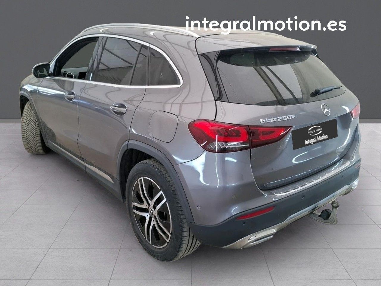 Servicio de portes baratos en madrid  de segunda mano en Madrid - mercedes gla 2021 /
