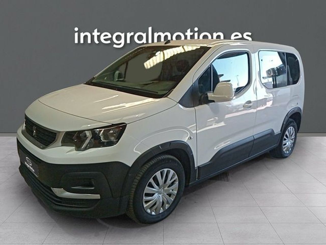 Casa con terreno urbano en venta  de segunda mano - peugeot rifter 2021 /