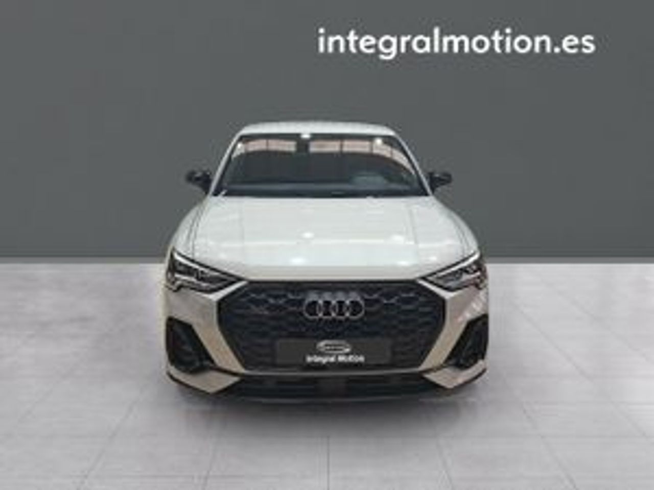 audi q3 2021 /