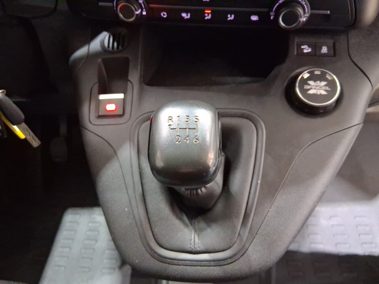 Peugeot Partner 4x4 Premium Long 600kg furgón derivado de tu - foto 12