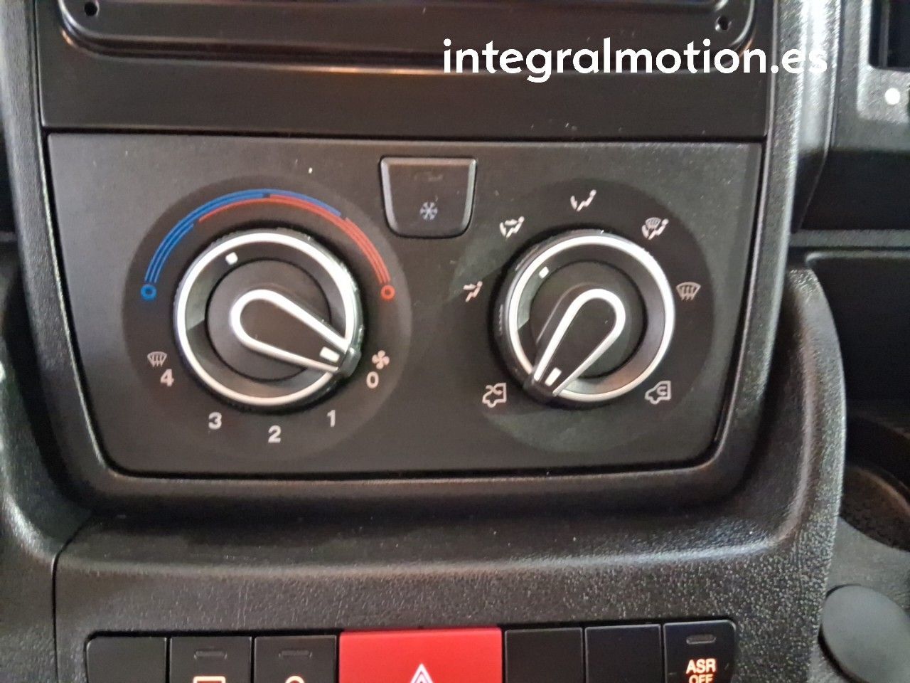 Citroën Jumper BlueHDi 103KW (140CV) Furgón 35L3H3 - foto 10