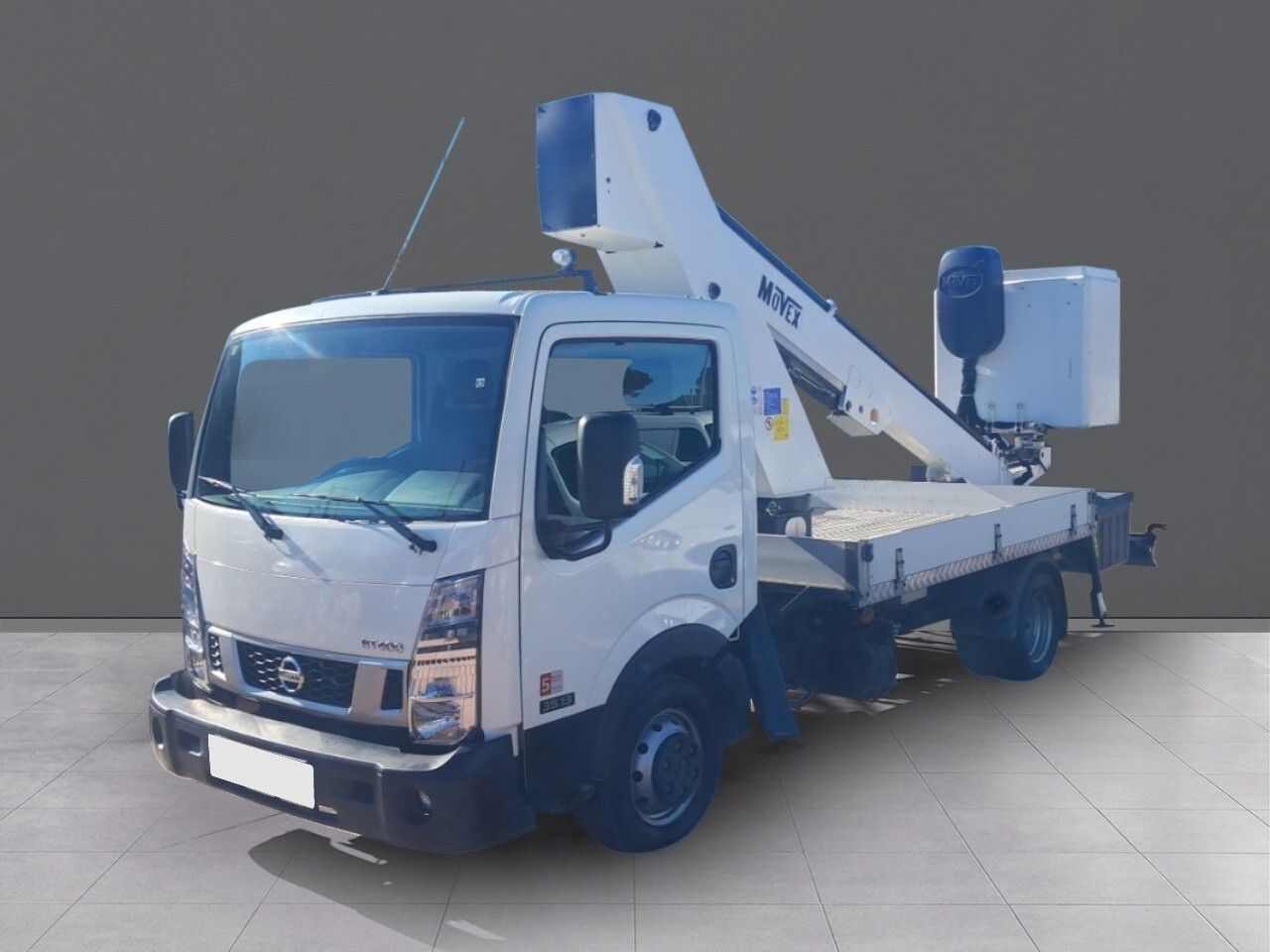 Nissan NT400 35.13/3 Comfort Cabina Abatible Larga chasis