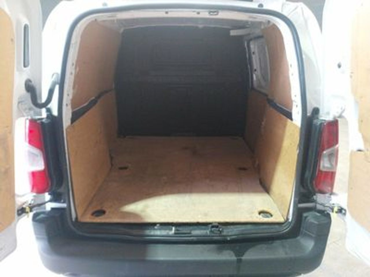 Peugeot Partner 1.5 HDI FURGON 100CV - foto 5