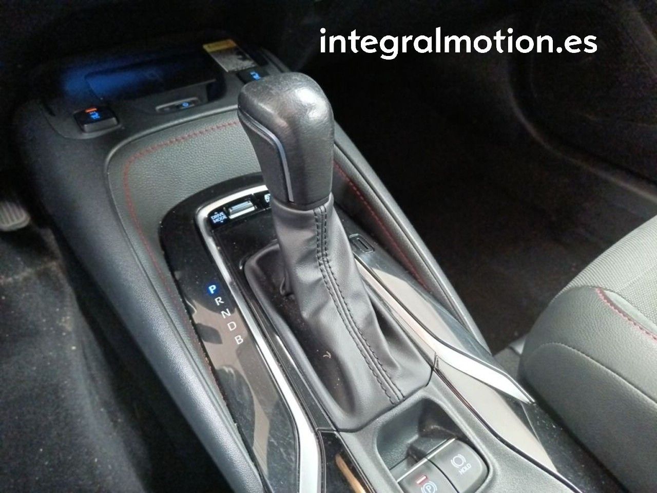 Toyota Corolla 1.8 125H STYLE E-CVT TOURING SPORT - foto 11