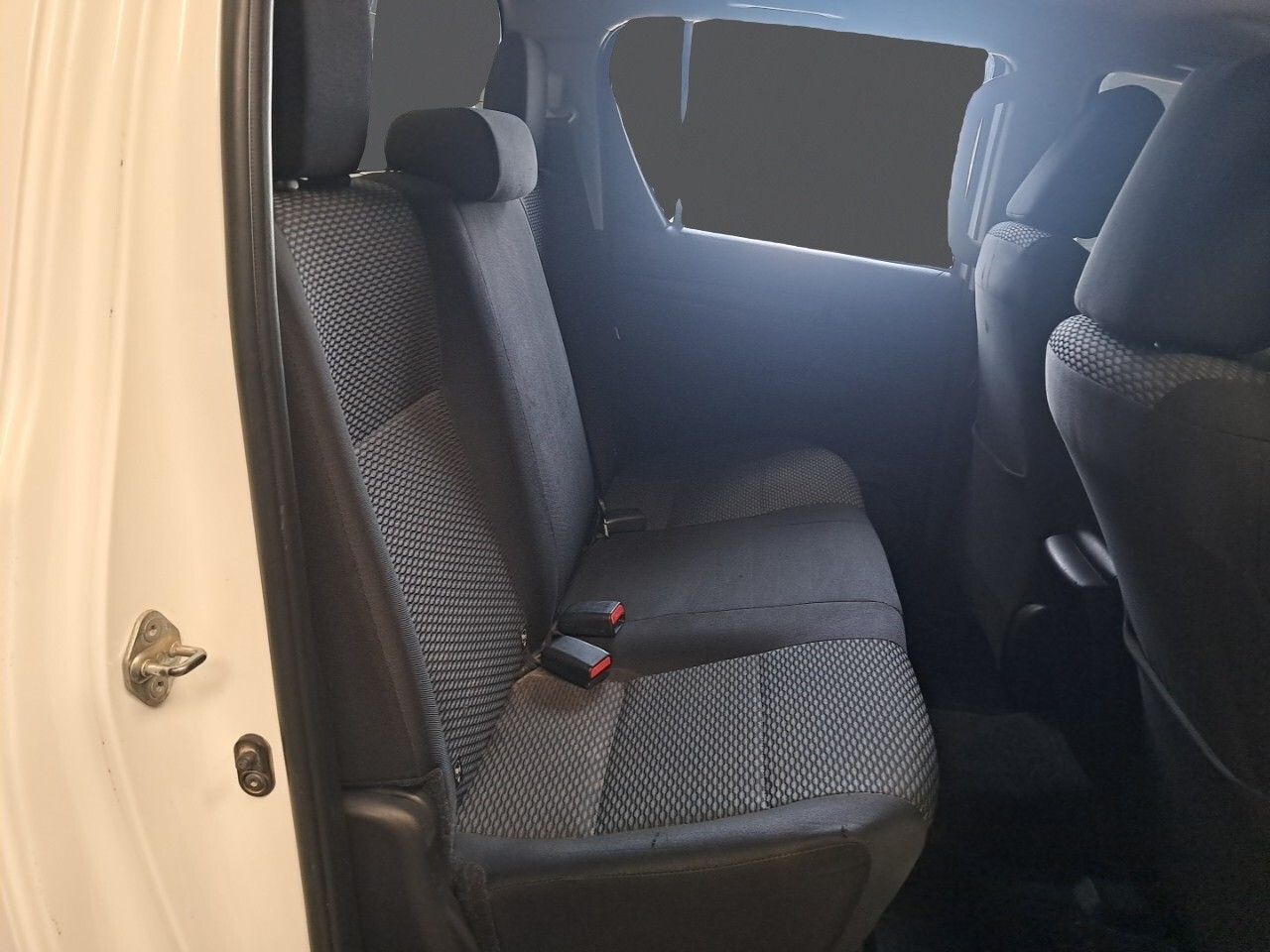 Toyota Hilux 2.4 D-4D Cabina Doble GX - foto 17